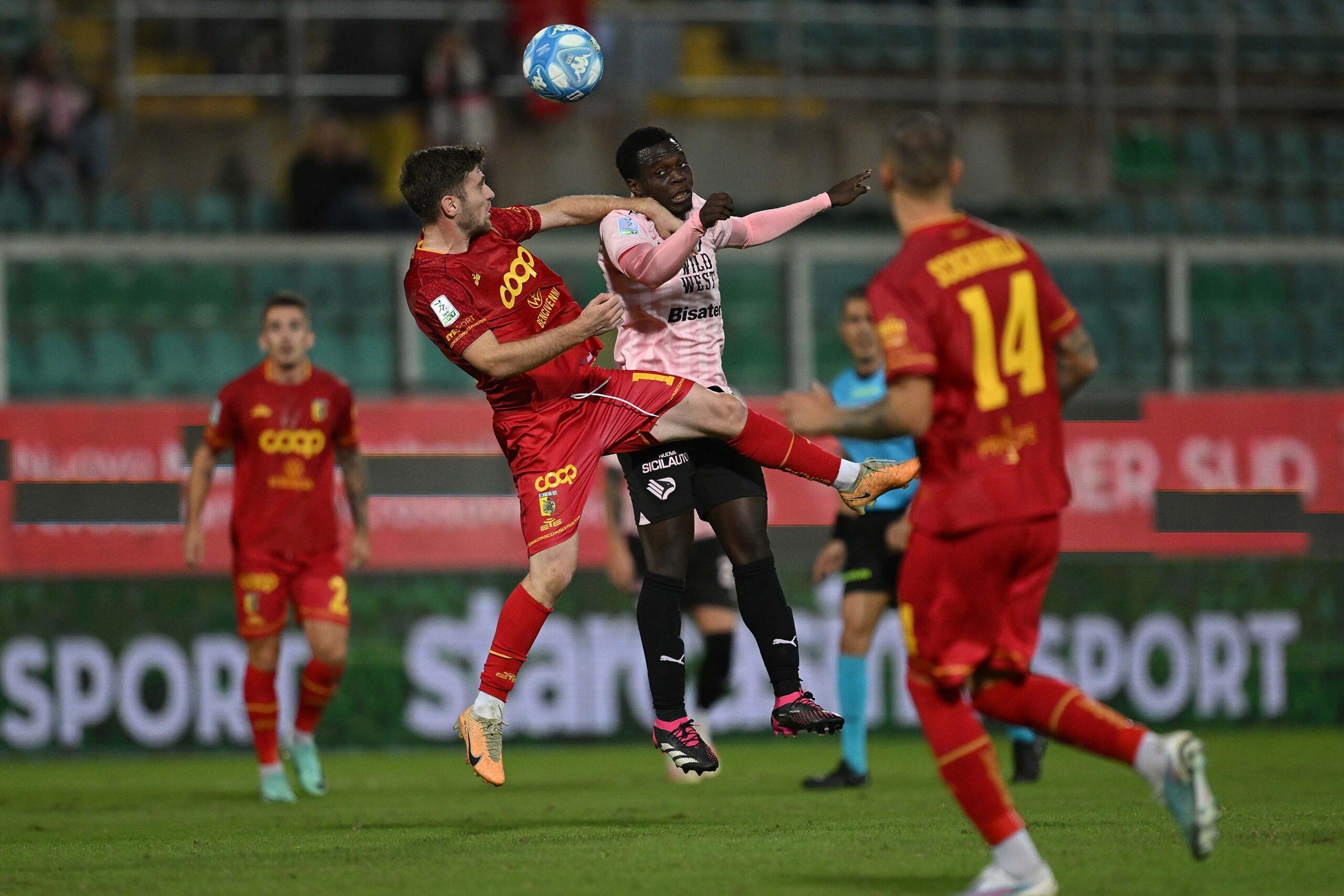 Serie B, Palermo-Catanzaro 1-2:Iemmello E Biasci Castigano Corini ...